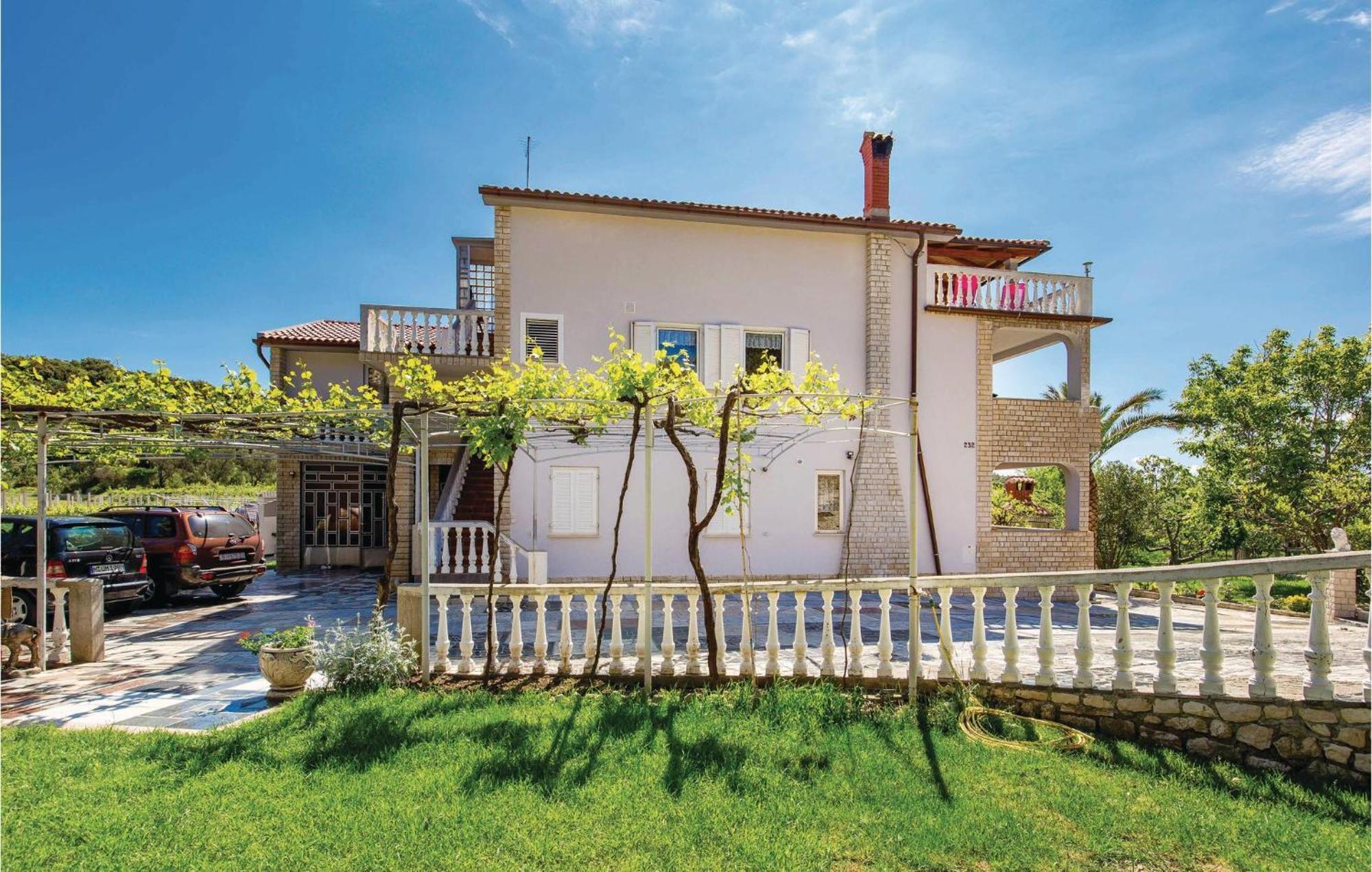 Lovely Apartment In Kampor With Kitchen Exterior foto
