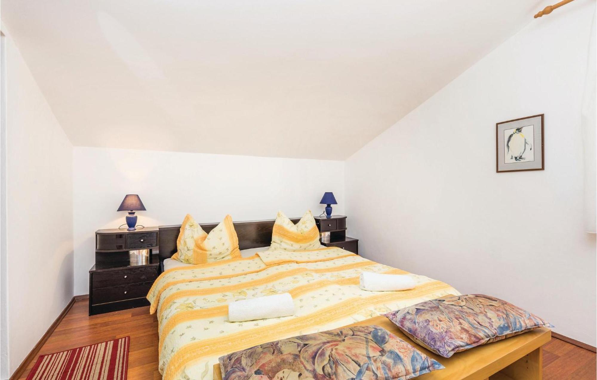 Lovely Apartment In Kampor With Kitchen Exterior foto