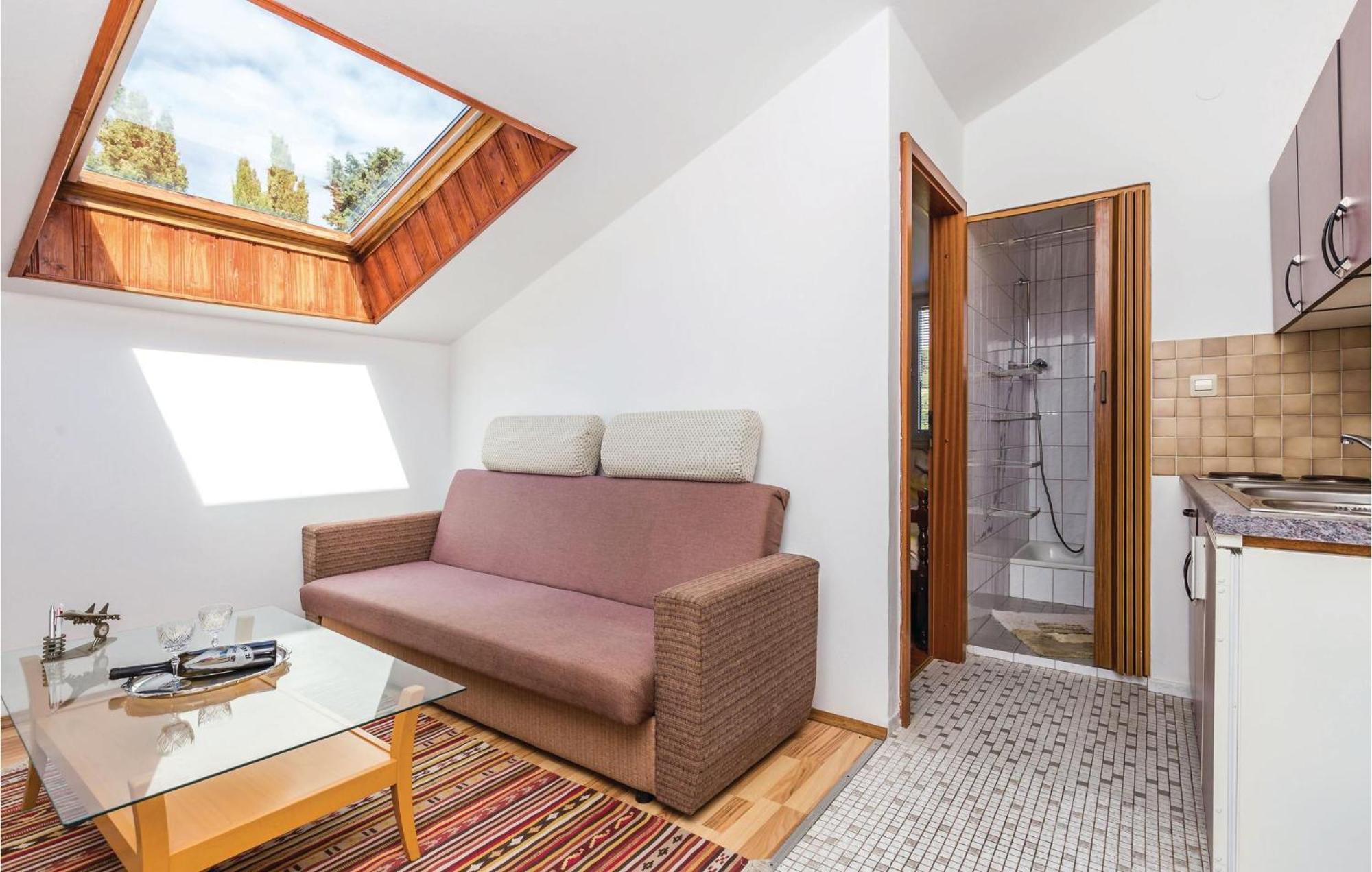 Lovely Apartment In Kampor With Kitchen Exterior foto